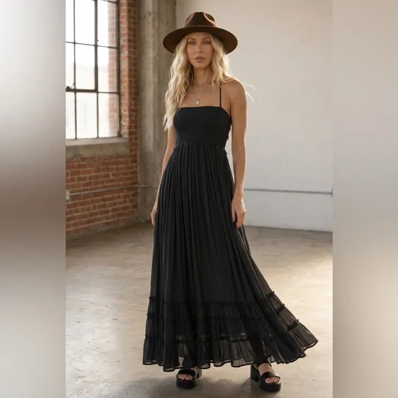 NWT Tiered Boho Smocked Halter Strappy Back Maxi Dress Black - Picture 3 of 6